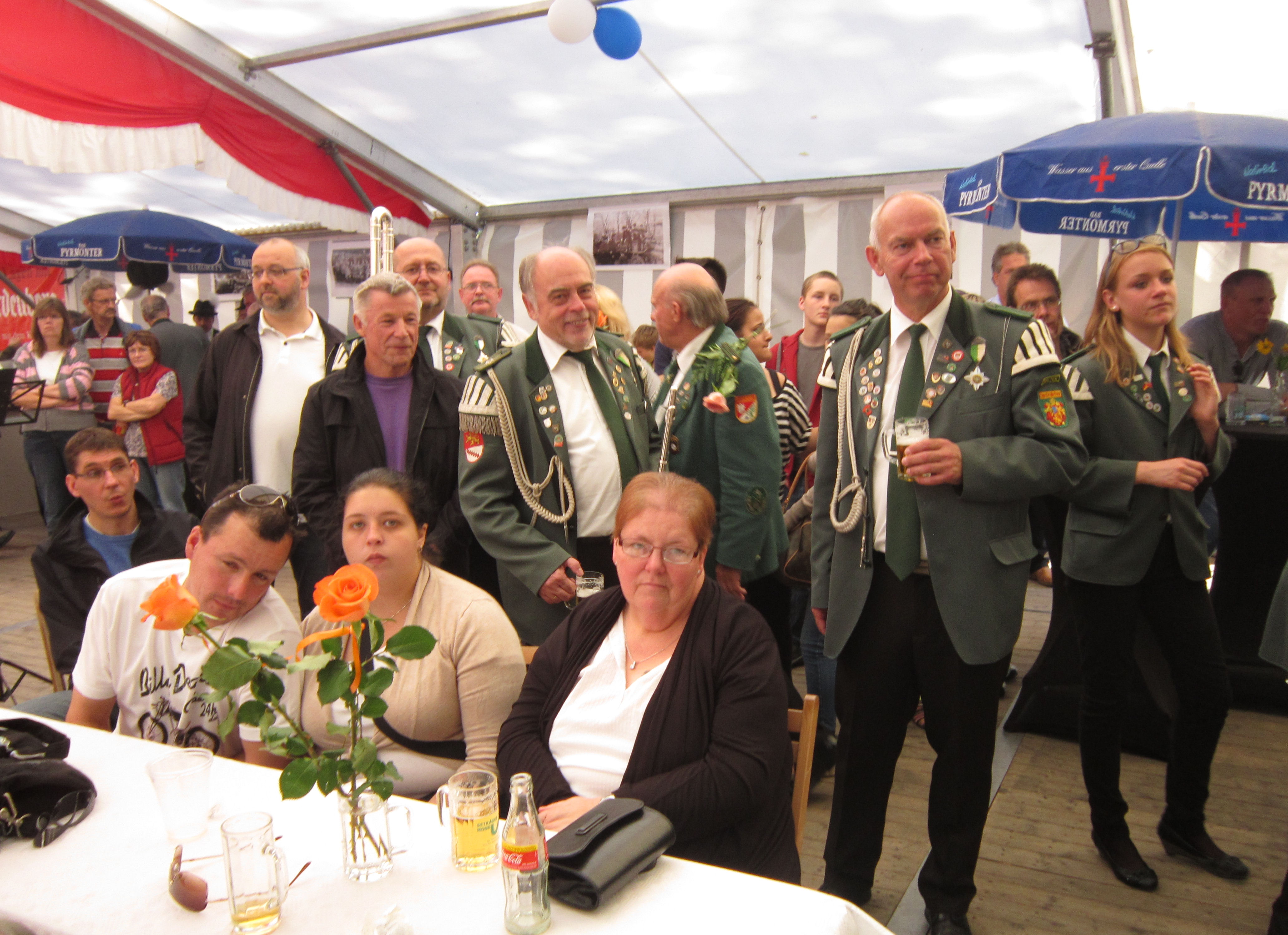 fsvf-20120716_051_gaeste_im_festzelt.jpg