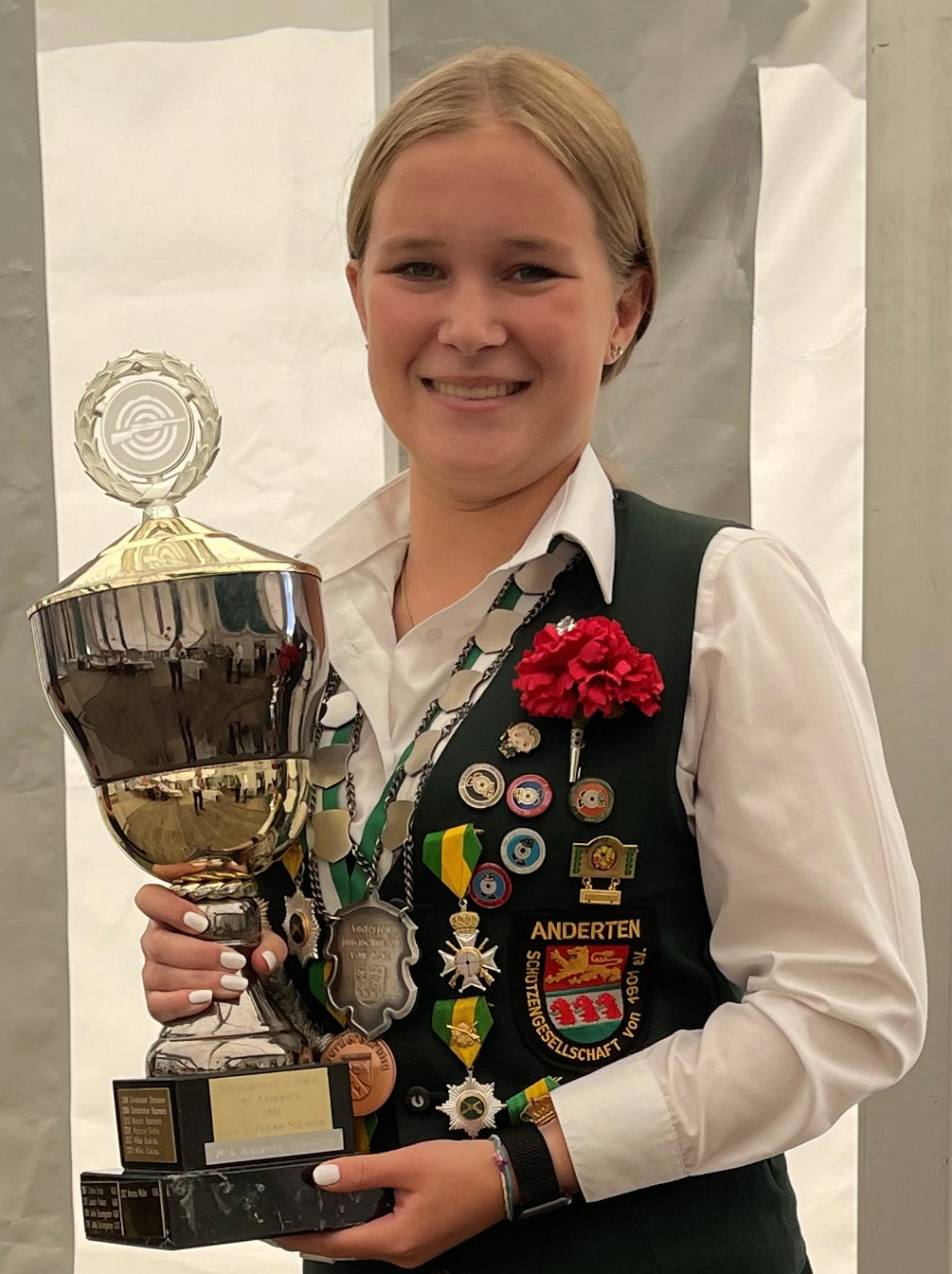 127-antoniamueller__bernd-strauch-pokal.jpg